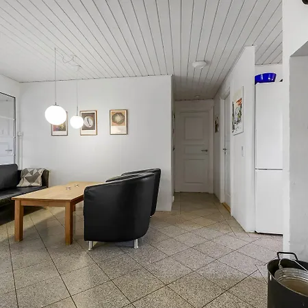 Fantastisk Stråtækt Med Pool Sj450 Harboør