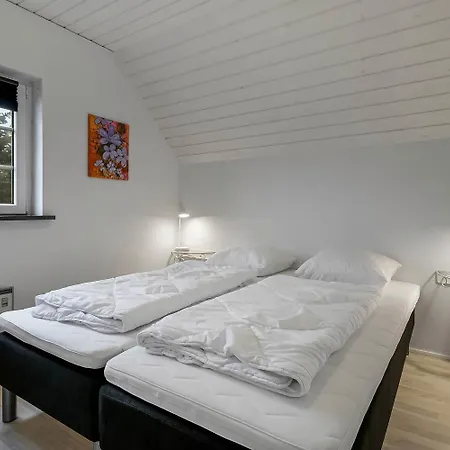 Feriehus Fantastisk Stråtækt Med Pool Sj450 *