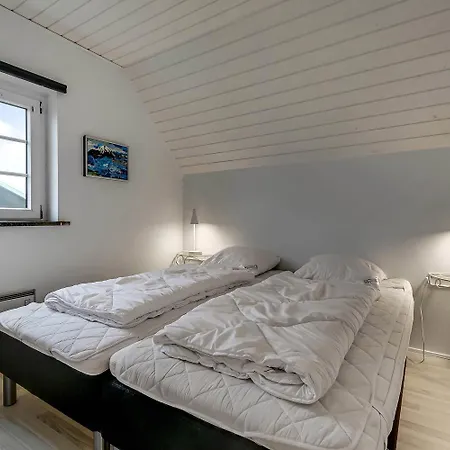 Fantastisk Stråtækt Med Pool Sj450 Feriehus *